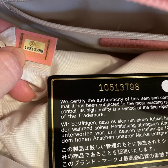 Authentic Chanel pink purse with cc logos - Picture 5 of 16